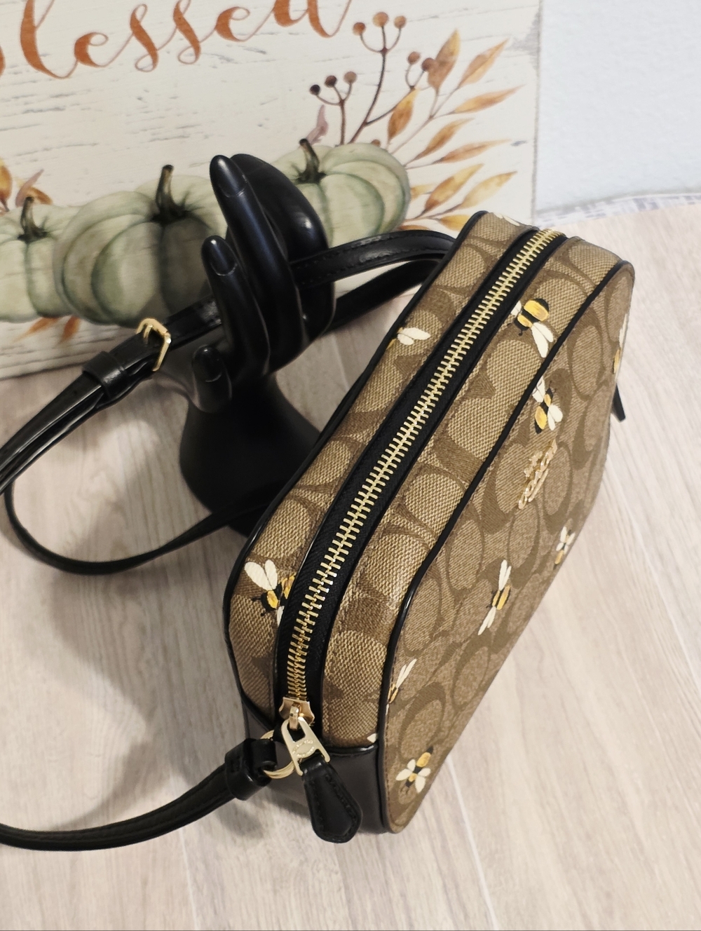 🐝Coach Mini Camera Bag Khaki Sig Crossbody Purse BEES C8671 Bumblebees 🐝🐝♥️ - Picture 6 of 16